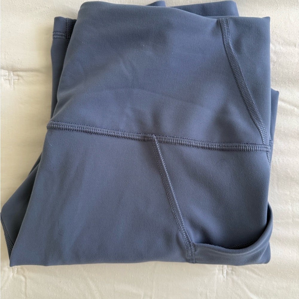 EUC Lululemon Wundertrain Pockets Leggings 25” in oasis blue size 10